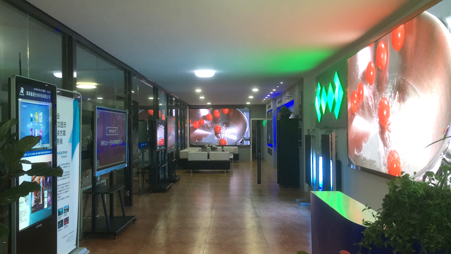 LED顯示屏,室內(nèi)全彩LED,戶外LED顯示屏,LED顯示屏供應商,戶外彩色LED顯示屏,LED顯示屏生產(chǎn)廠家,高密度LED全彩顯示屏,湖南LED顯示屏,湖南室內(nèi)全彩LED